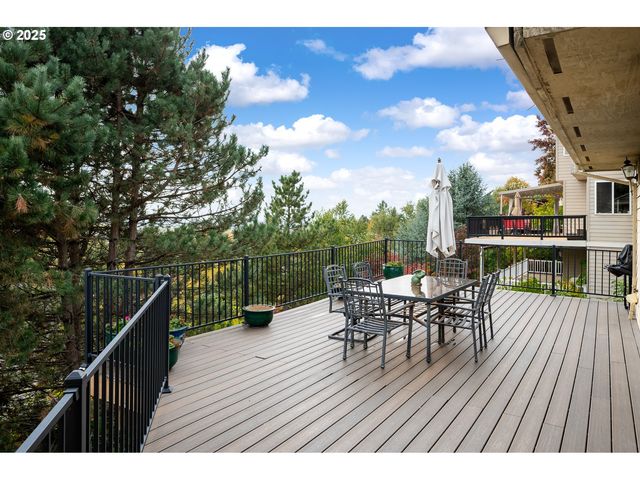 9015 Nw BARTHOLOMEW Dr, Portland, OR 97229