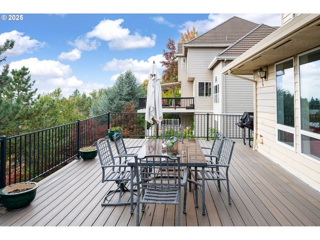 9015 Nw BARTHOLOMEW Dr, Portland, OR 97229