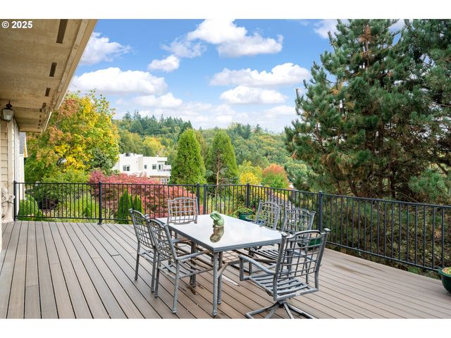 9015 Nw BARTHOLOMEW Dr, Portland, OR 97229