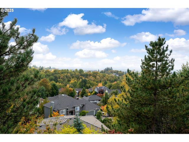 9015 Nw BARTHOLOMEW Dr, Portland, OR 97229