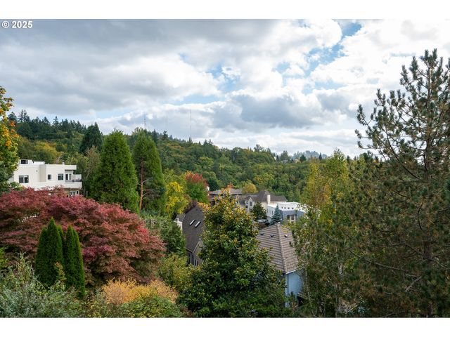 9015 Nw BARTHOLOMEW Dr, Portland, OR 97229
