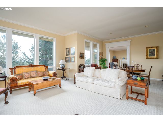 9015 Nw BARTHOLOMEW Dr, Portland, OR 97229