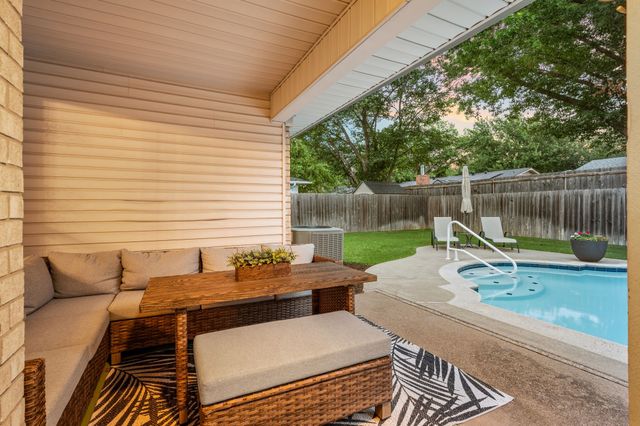 3004 Mossy Oak Lane, Bedford, TX 76021