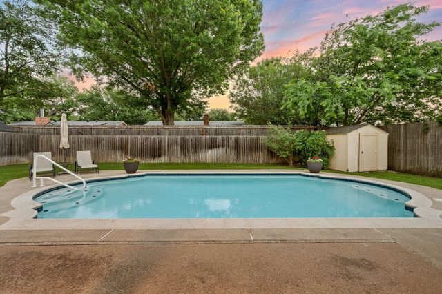 3004 Mossy Oak Lane, Bedford, TX 76021