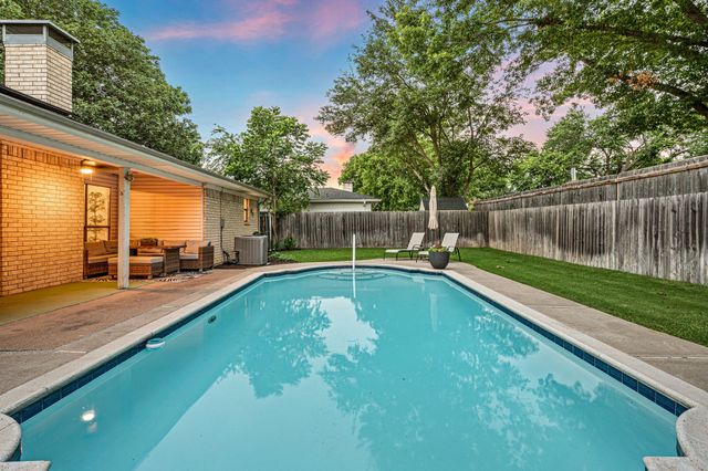 3004 Mossy Oak Lane, Bedford, TX 76021