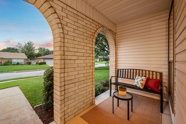3004 Mossy Oak Lane, Bedford, TX 76021