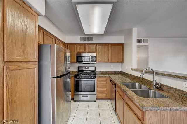 5140 Mandalay Springs Drive 204, Las Vegas, NV 89120