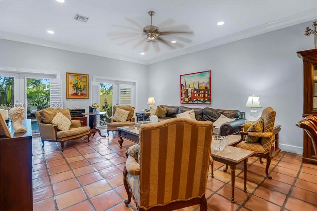 423 NE 23rd St, Wilton Manors, FL 33305