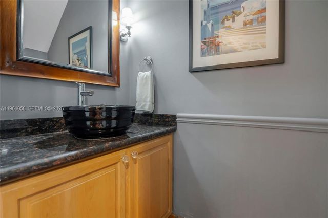 423 NE 23rd St, Wilton Manors, FL 33305