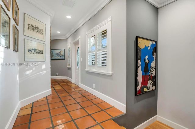 423 NE 23rd St, Wilton Manors, FL 33305