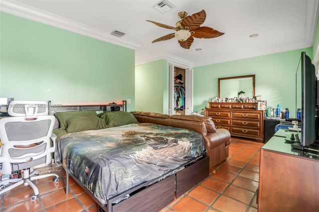 423 NE 23rd St, Wilton Manors, FL 33305