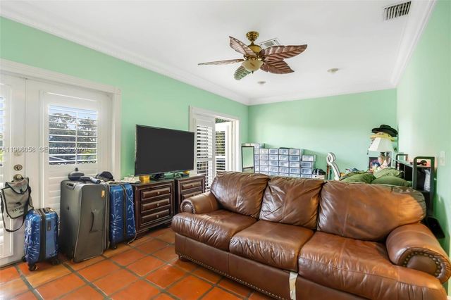 423 NE 23rd St, Wilton Manors, FL 33305