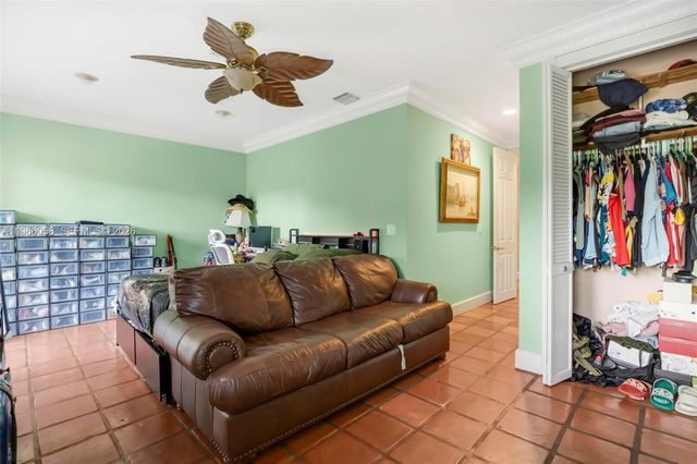 423 NE 23rd St, Wilton Manors, FL 33305