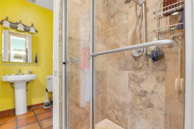 423 NE 23rd St, Wilton Manors, FL 33305