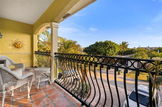 423 NE 23rd St, Wilton Manors, FL 33305