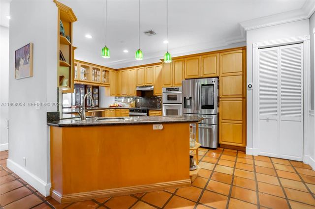 423 NE 23rd St, Wilton Manors, FL 33305