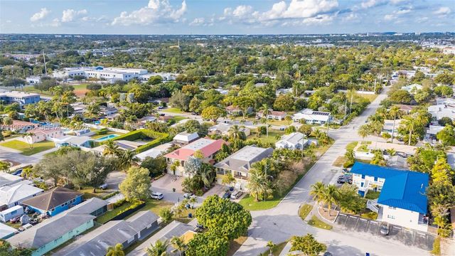 423 NE 23rd St, Wilton Manors, FL 33305