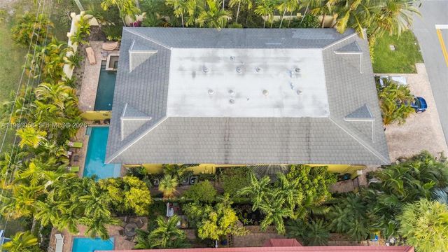 423 NE 23rd St, Wilton Manors, FL 33305