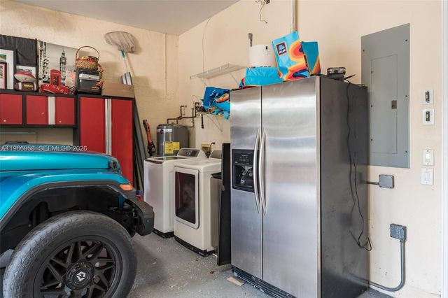 423 NE 23rd St, Wilton Manors, FL 33305
