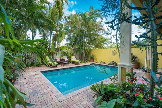423 NE 23rd St, Wilton Manors, FL 33305