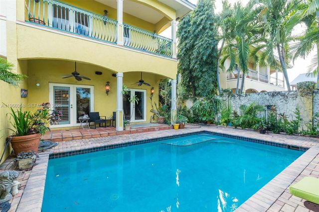 423 NE 23rd St, Wilton Manors, FL 33305