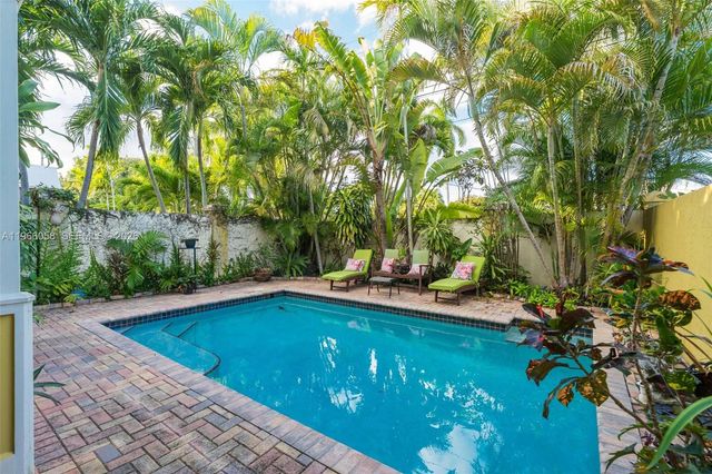 423 NE 23rd St, Wilton Manors, FL 33305