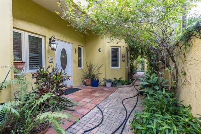 423 NE 23rd St, Wilton Manors, FL 33305