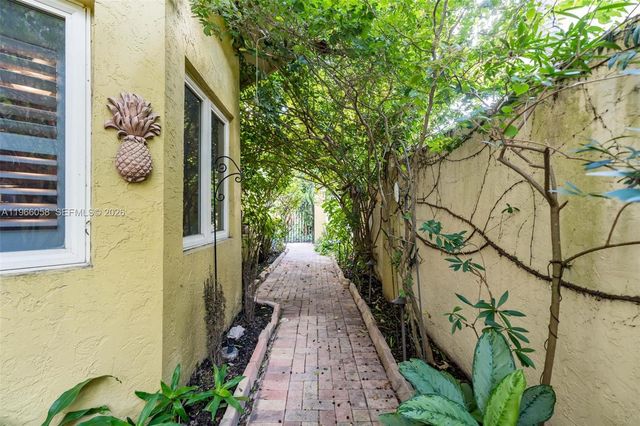 423 NE 23rd St, Wilton Manors, FL 33305