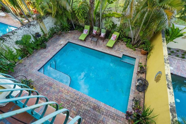 423 NE 23rd St, Wilton Manors, FL 33305
