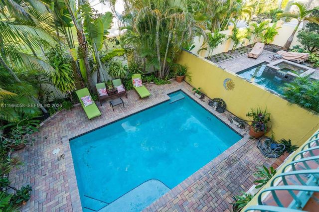 423 NE 23rd St, Wilton Manors, FL 33305