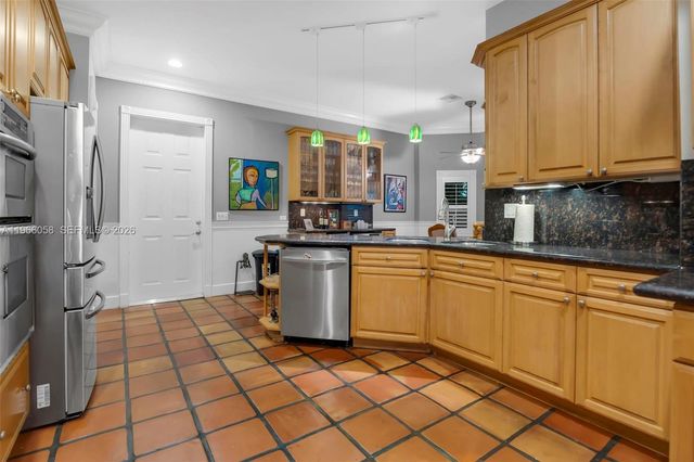 423 NE 23rd St, Wilton Manors, FL 33305
