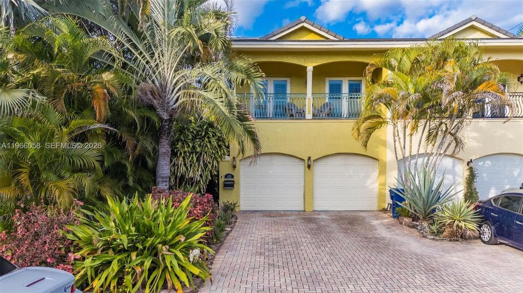 423 NE 23rd St, Wilton Manors, FL 33305