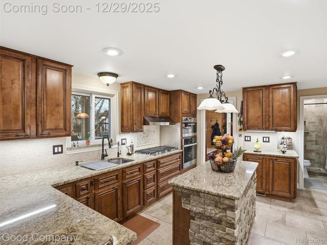 25625 Napier Road, Lyon Charter Township, MI 48178