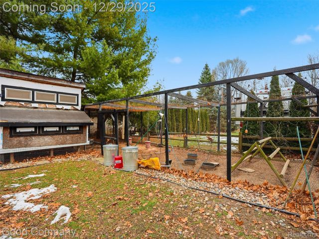 25625 Napier Road, Lyon Charter Township, MI 48178