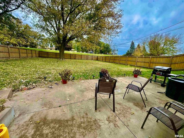7 VISTA Court, Davenport, IA 52806