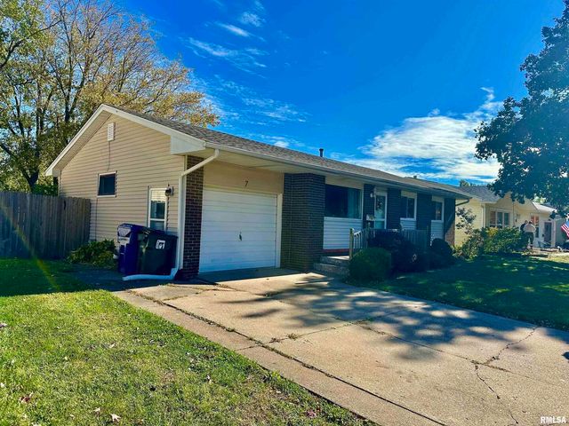 7 VISTA Court, Davenport, IA 52806