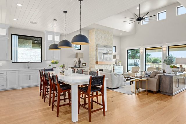 1060 Albatross Way, Kerrville, TX 78028