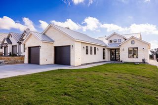 1060 Albatross Way, Kerrville, TX 78028