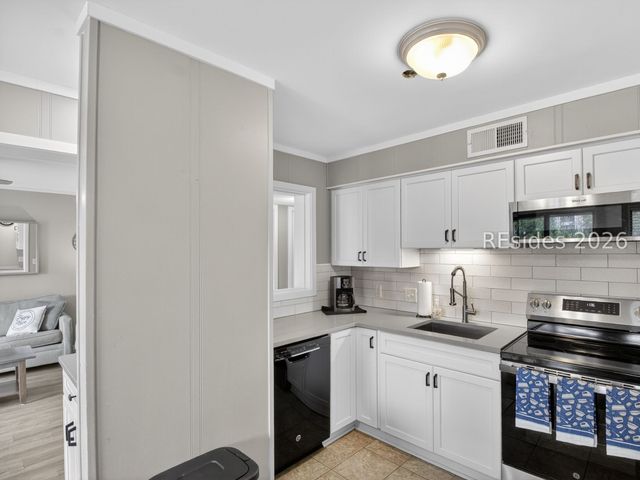 40 Folly Field Road 130, Hilton Head Island, SC 29928