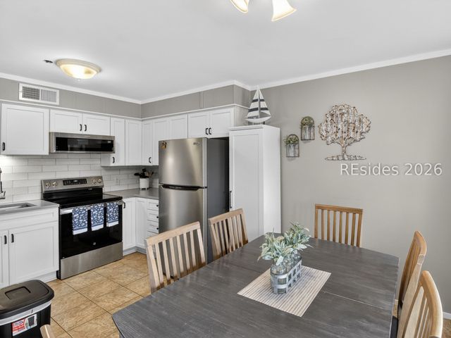 40 Folly Field Road 130, Hilton Head Island, SC 29928