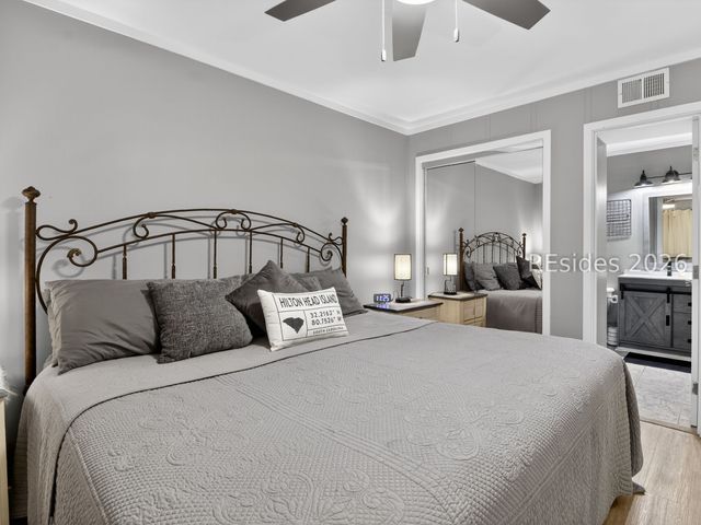 40 Folly Field Road 130, Hilton Head Island, SC 29928