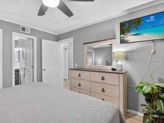 40 Folly Field Road 130, Hilton Head Island, SC 29928