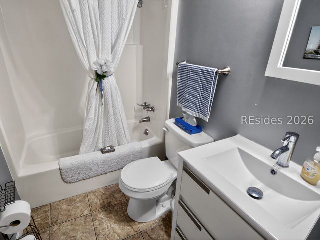 40 Folly Field Road 130, Hilton Head Island, SC 29928