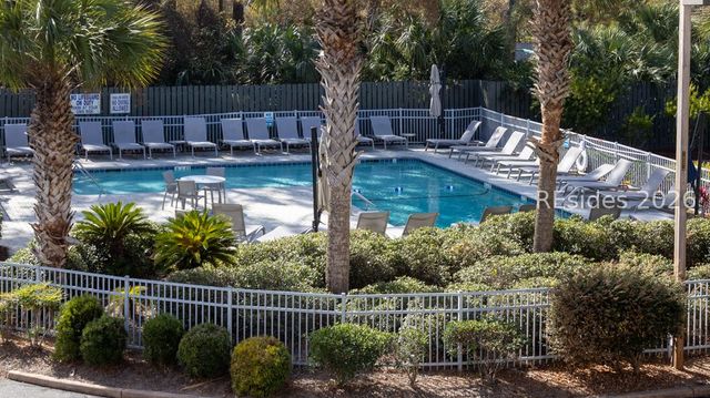 40 Folly Field Road 130, Hilton Head Island, SC 29928