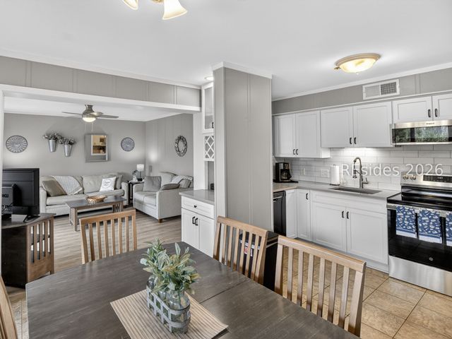 40 Folly Field Road 130, Hilton Head Island, SC 29928