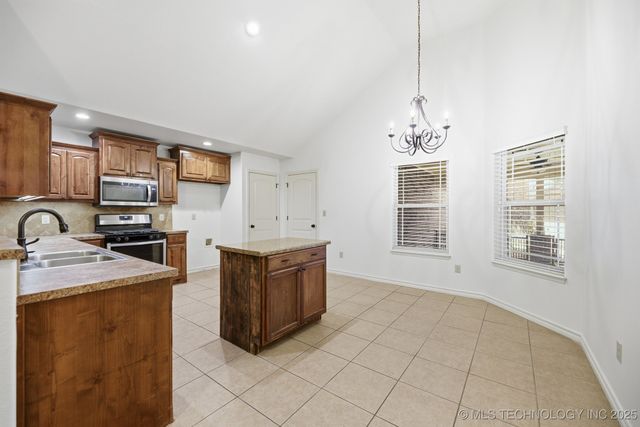 1231 W Keeling Avenue, Sapulpa, OK 74066