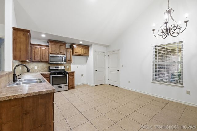 1231 W Keeling Avenue, Sapulpa, OK 74066