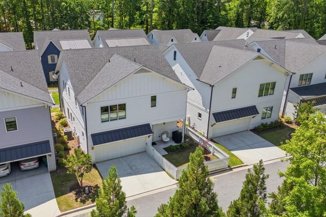 1822 Commons Circle, Brookhaven, GA 30341