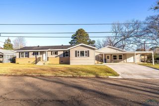 2210 E Harold St, Gladewater, TX 75647