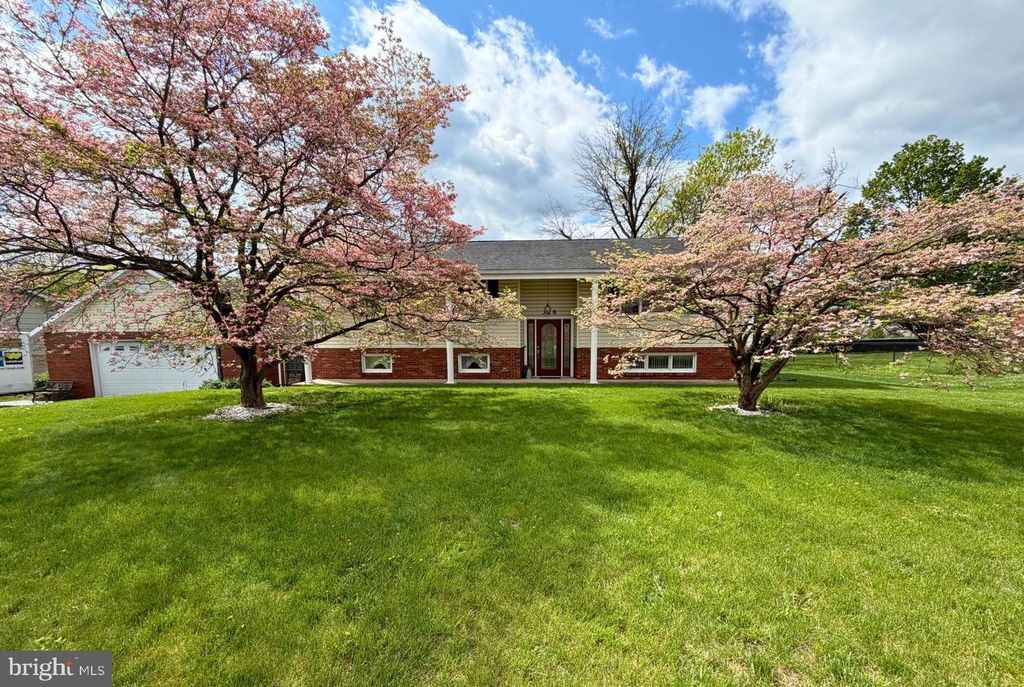 328 WAYBURN STREET, Greencastle, PA 17225